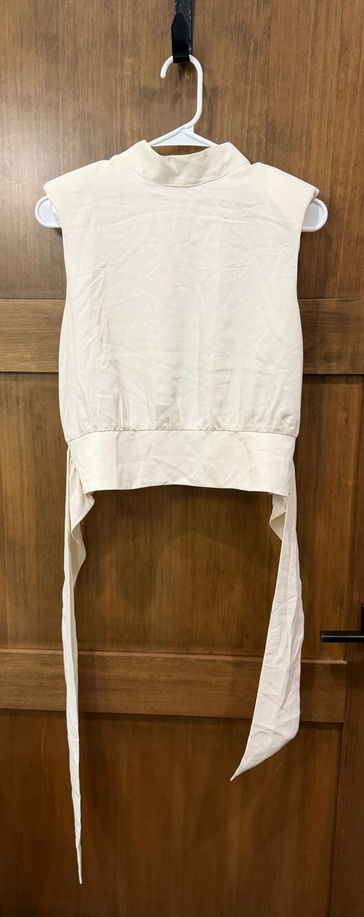 NWT Express Top Womens Medium Cream Mock Neck Strong Shoulder Sleeveless Crop
